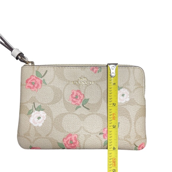 Coach Corner Zip Wristlet Floral Print NWT - Picture 8 of 9